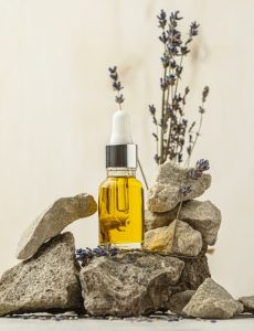 arrangement-de-bouteille-de-lavande-et-d-huile